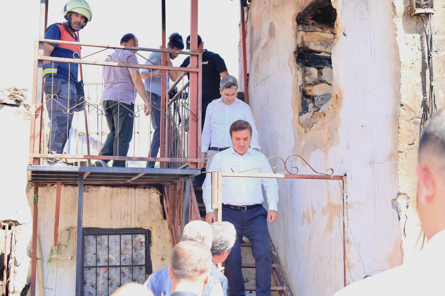Vali Aydoğdu, yangından etkilenen Kışlacık k&ouml;y&uuml;n&uuml; ziyaret etti
