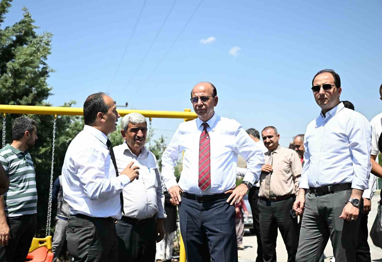 Yeşilyurt Belediyesi&rsquo;nden Banazı&rsquo;ya g&uuml;neş enerjili &ccedil;ocuk parkı