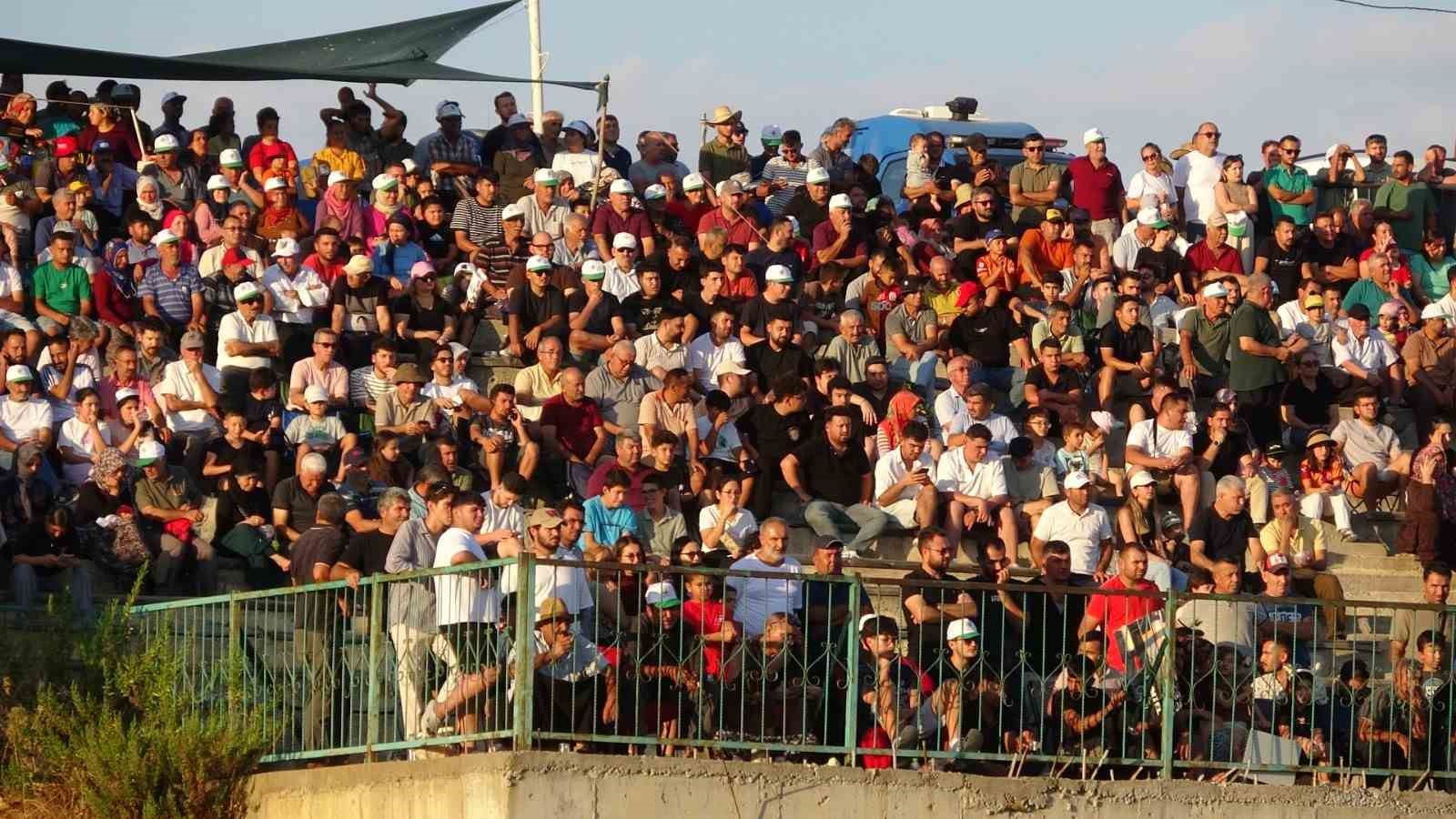 Mersin’deki futbol turnuvası finalini binlerce taraftar izledi
