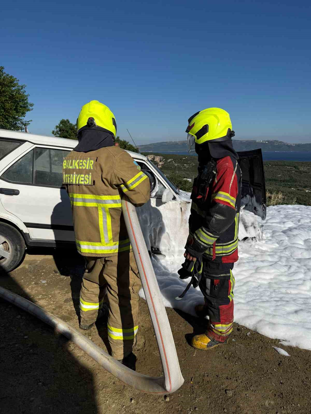Erdek’te korkutan araç yangını