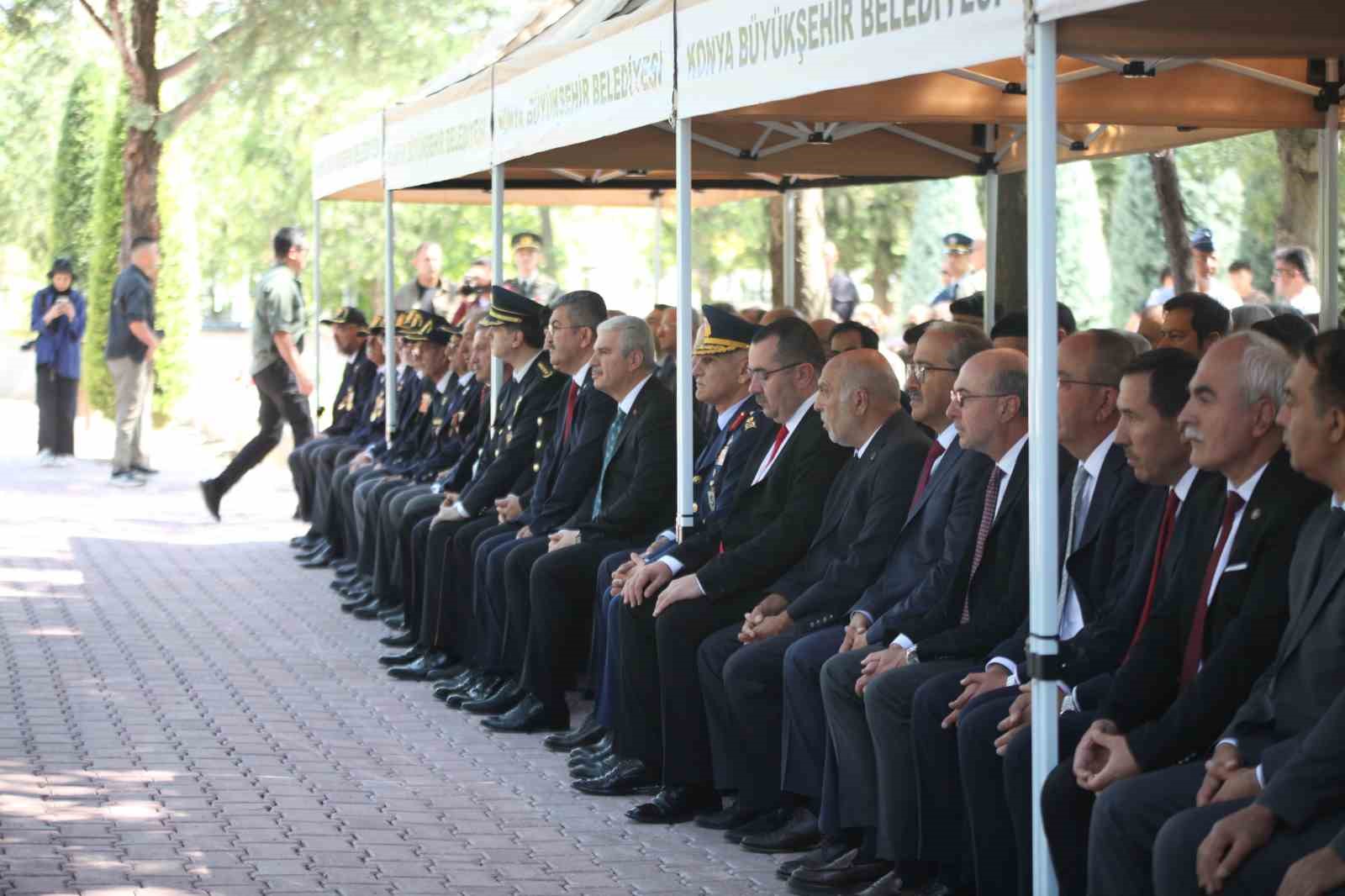 Konya&rsquo;da 15 Temmuz etkinliklerinde Şehitlik ziyaret edildi