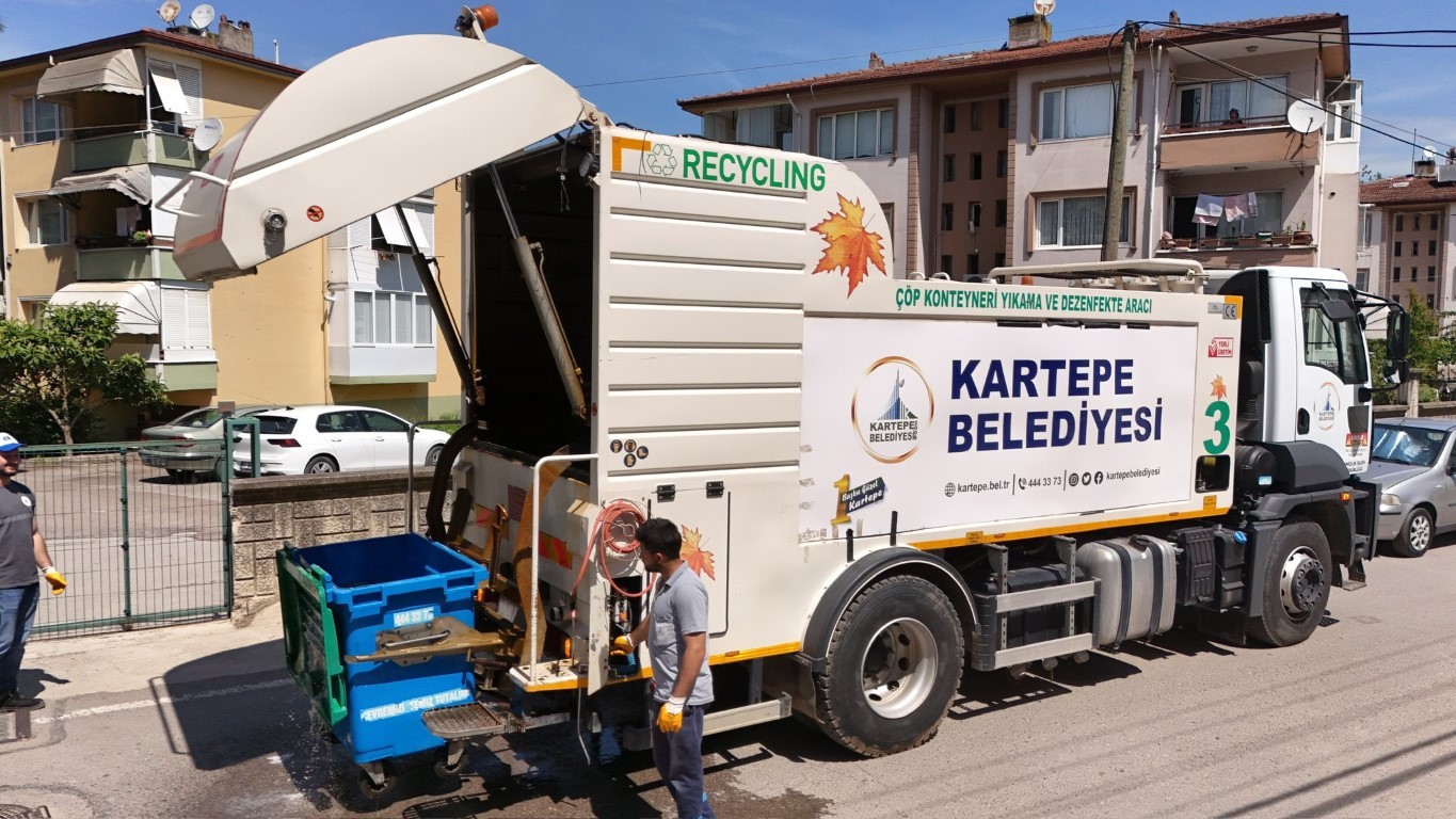 Kartepe’de bayram sonrası temizlik mesaisi