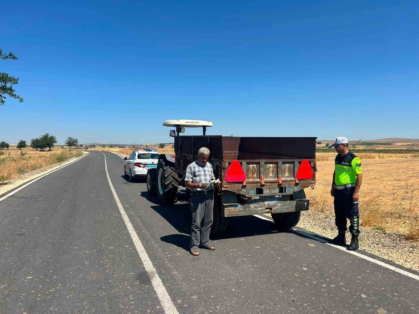 Kilis’te Jandarmadan tarım sezonunda traktör denetimi
