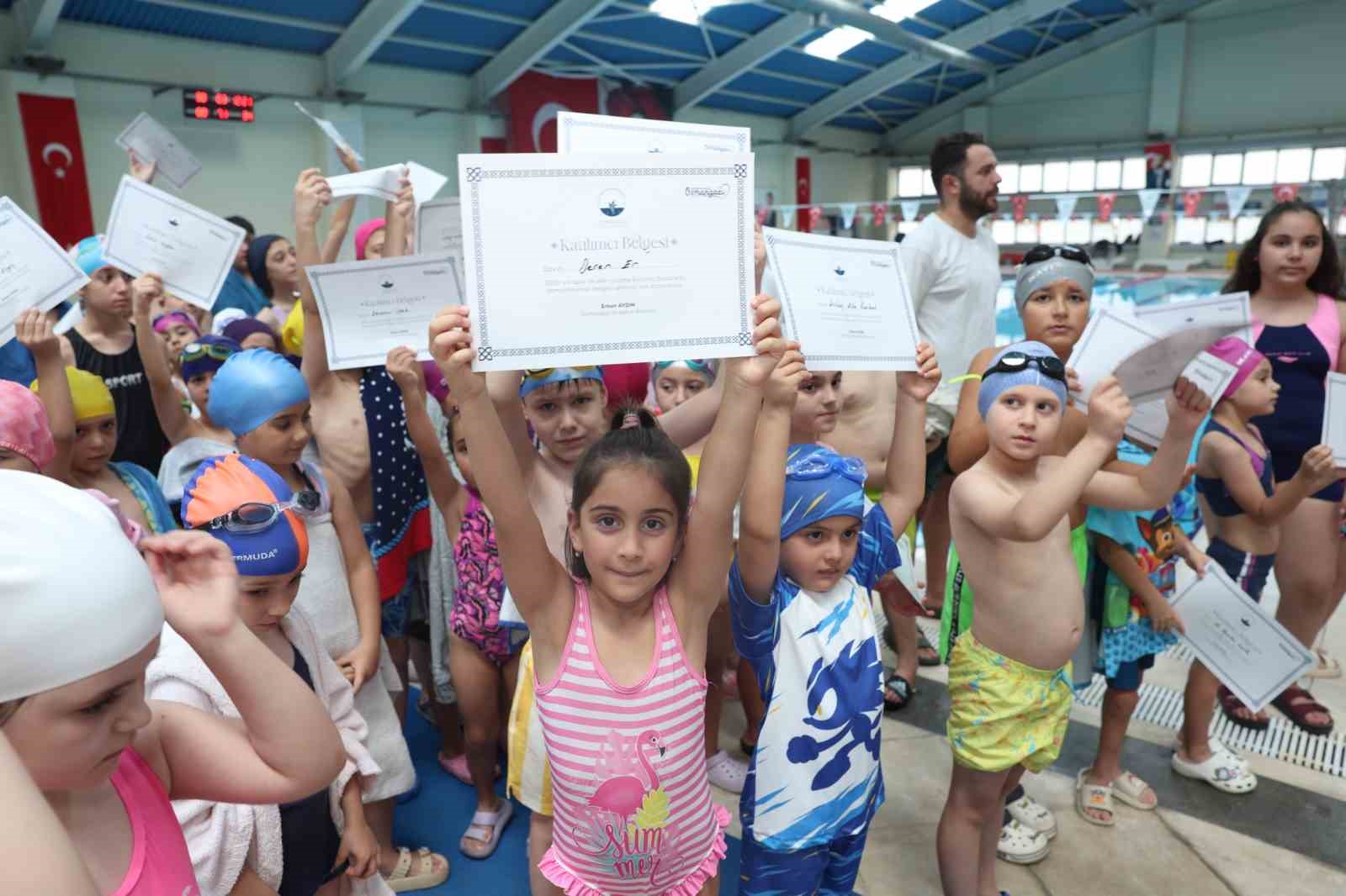 Osmangazi&rsquo;de geleceğin y&uuml;z&uuml;c&uuml;leri sertifikalarını aldı