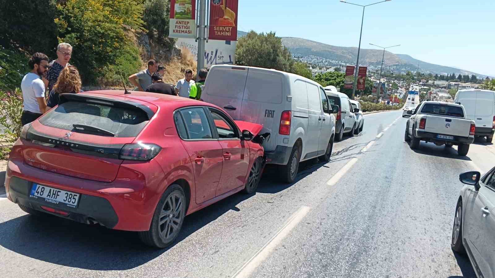 Bodrum’da zincirleme kaza: "5 araç birbirine girdi"
