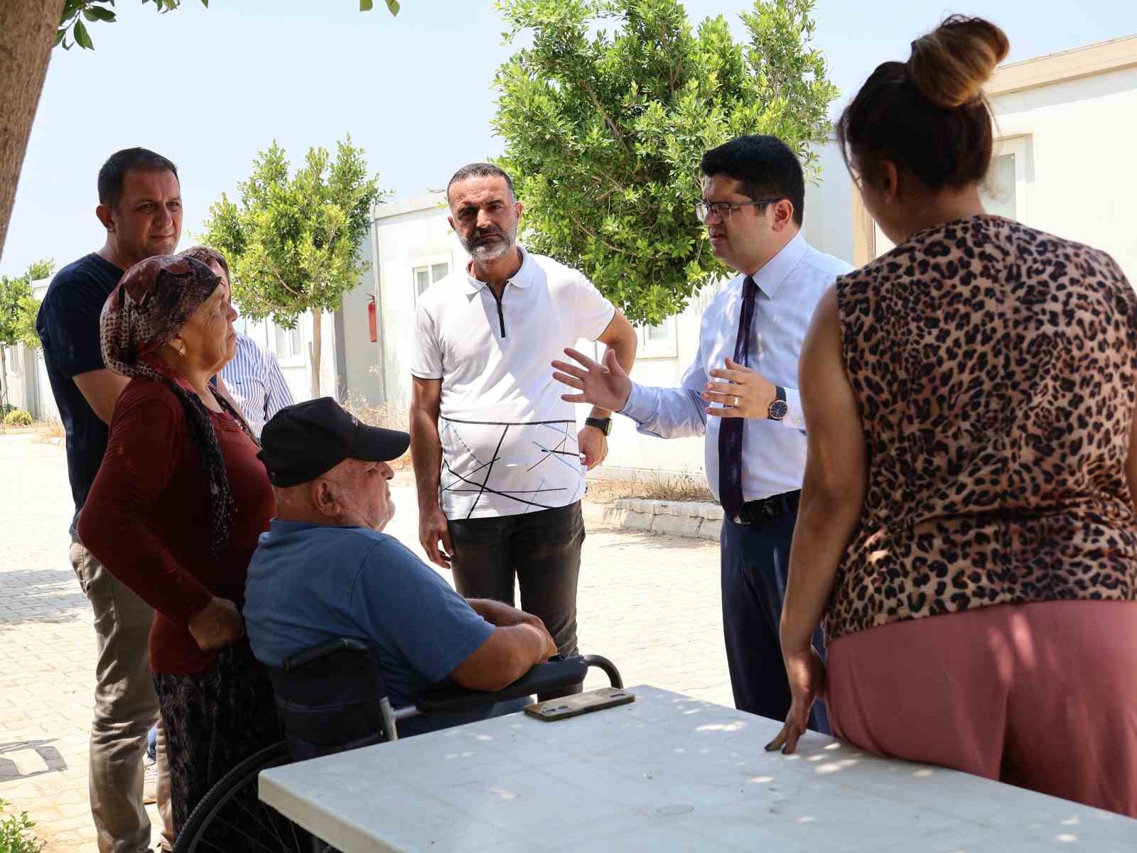 Arsuz’da konteyner kentlerin tahliyesiyle ilgili vatandaşlarla bir araya gelindi