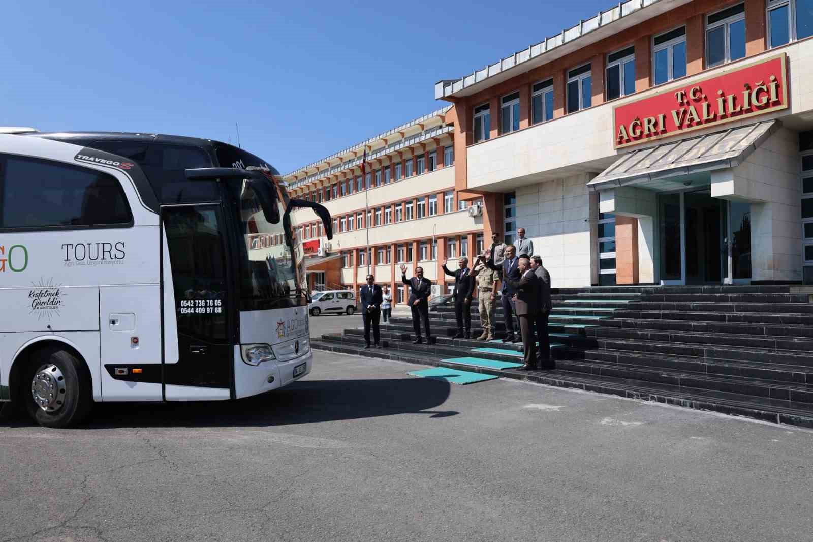 Ağrı’dan tarih ve değerler yolculuğuna ilk öğrenci kafilesi uğurlandı
