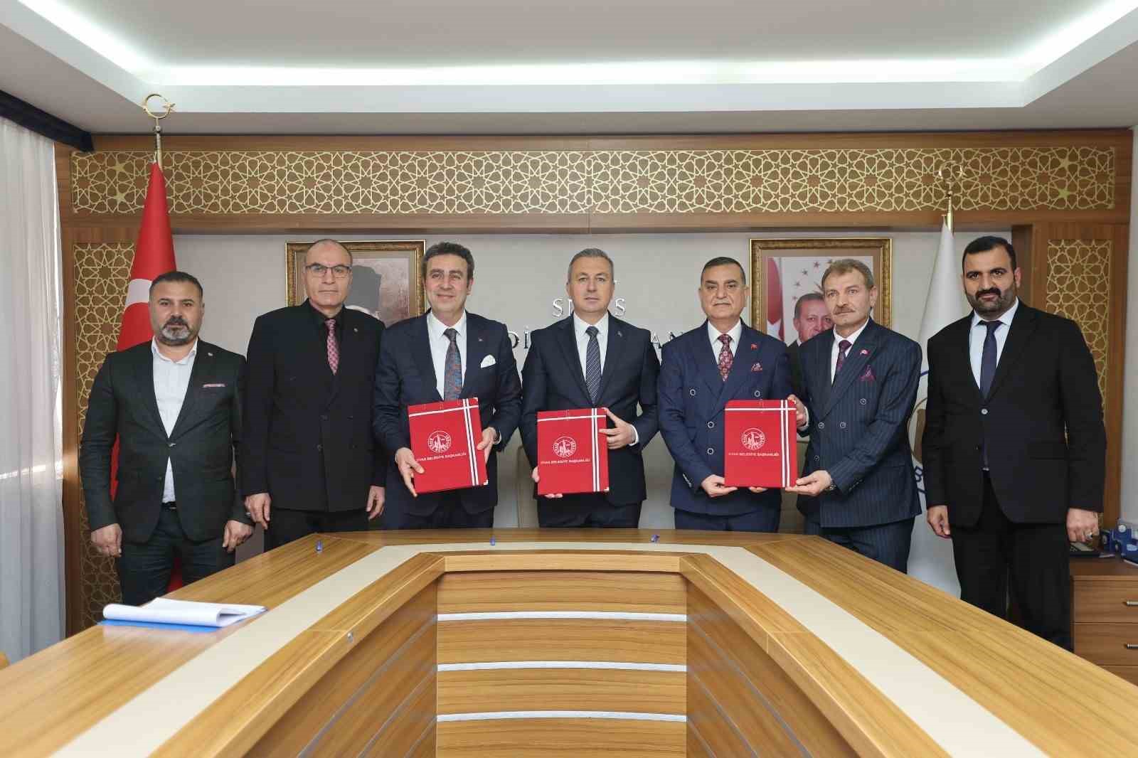 Sivas esnafına yakışacak yeni hizmet binası i&ccedil;in imzalar atıldı