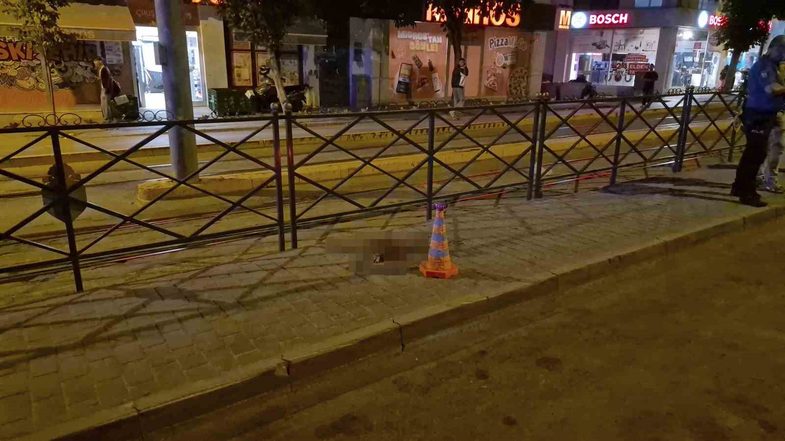 Tartıştığı eski sevgilisini bıçaklayıp kaçtı