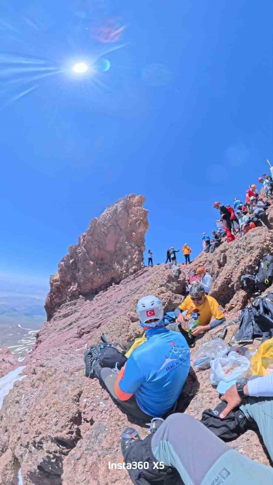 Başkan Özdoğan, Erciyes’te dağcılarla zirve heyecanını paylaştı
