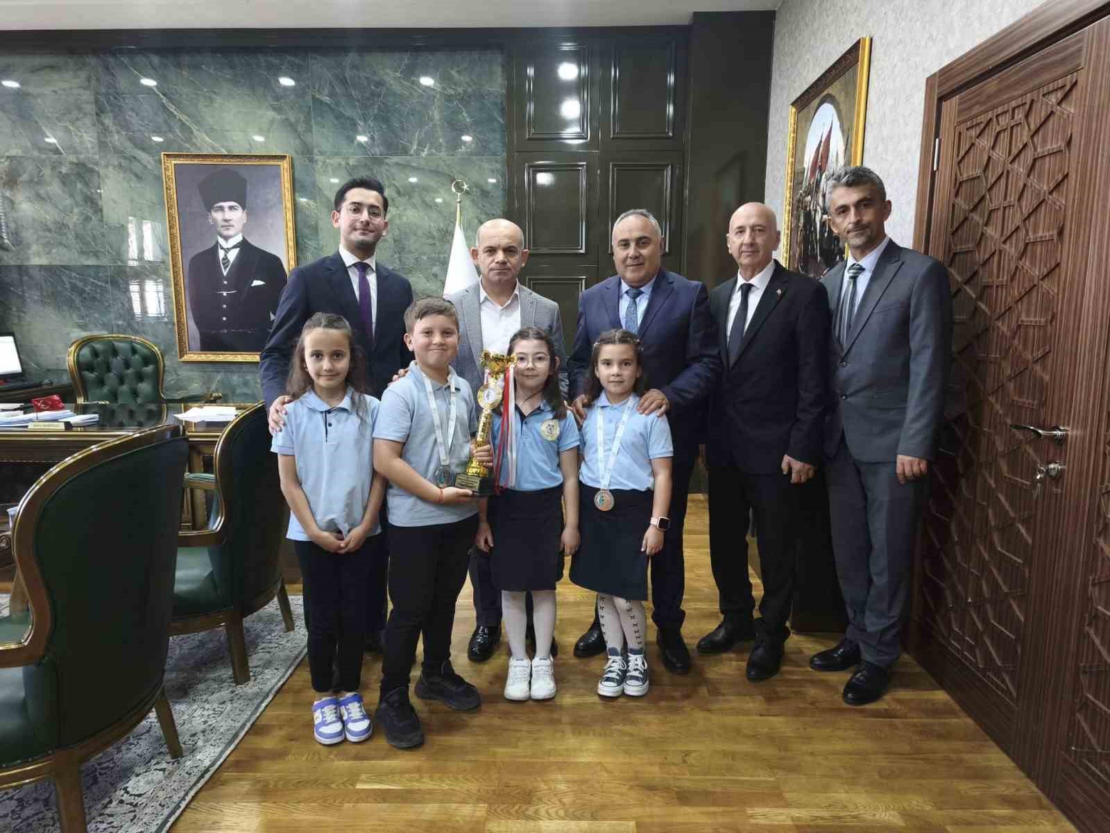 &Ccedil;an Cumhuriyet İlkokulu &Ouml;ğrencileri Akıl Zeka Oyunlarında T&uuml;rkiye Finallerine Katıldı