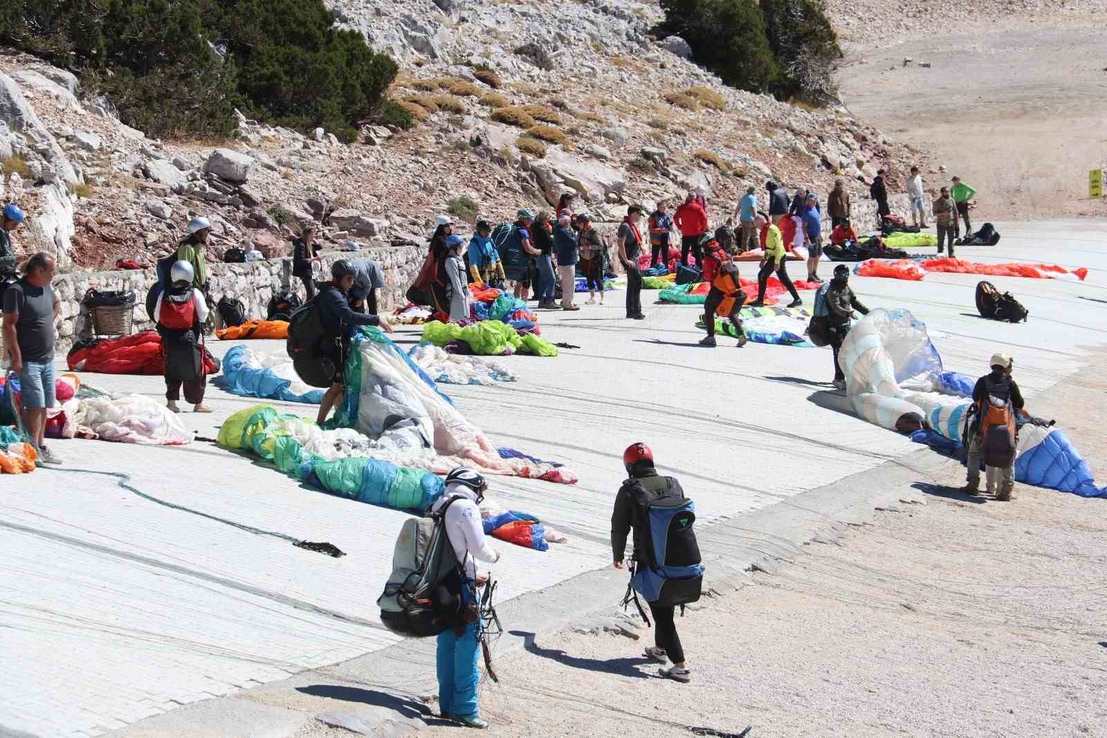 Fethiye’de gökyüzünde her 3 kişiden biri Çinli