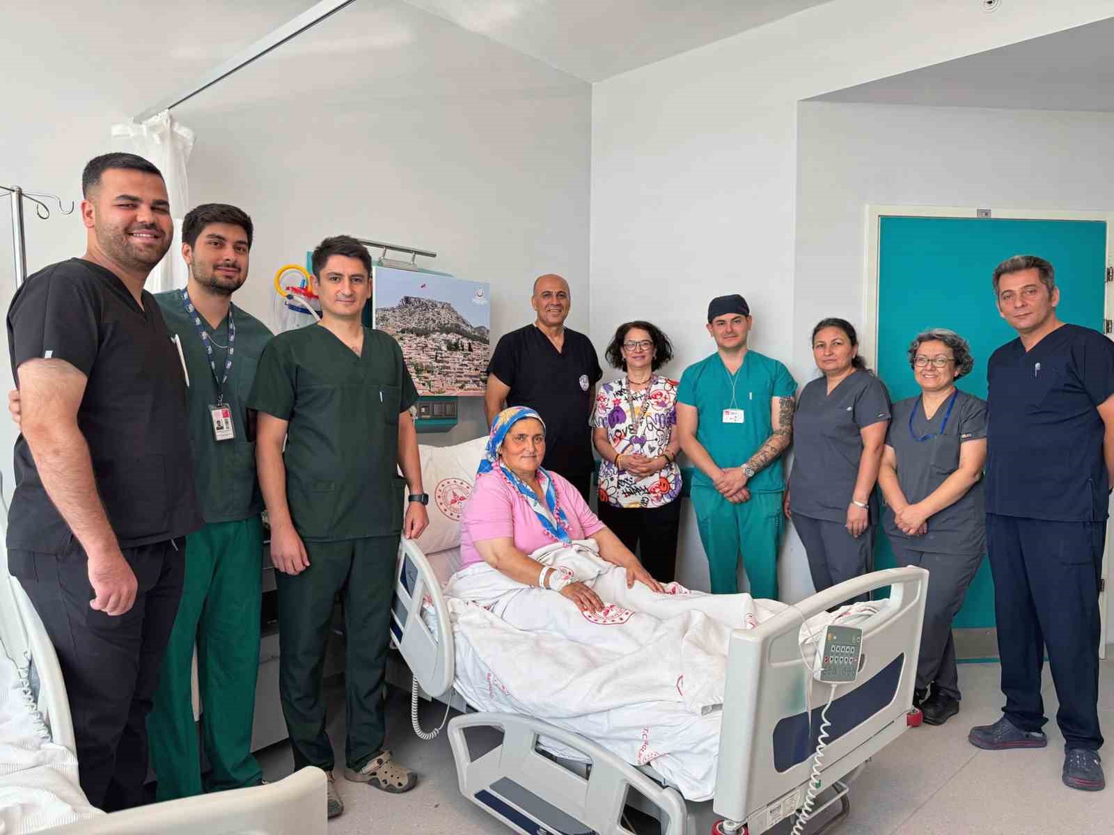 MEAH’ta 4 santimetrelik böbrek taşı tek seansta temizlendi