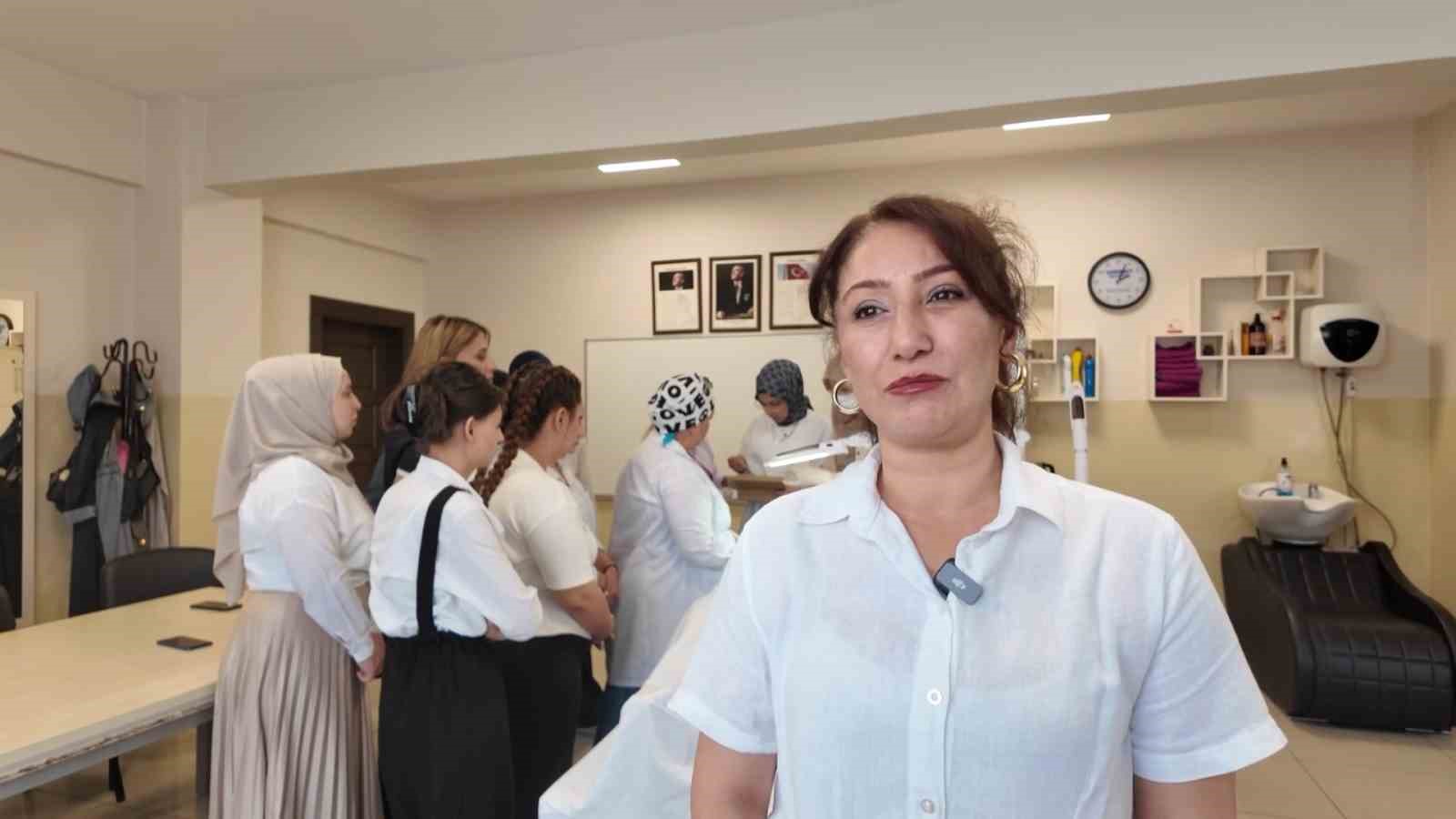 Şahinbey’de güzellik kurslarına yoğun ilgi