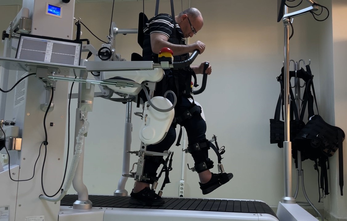 Konya&rsquo;da fel&ccedil; hastalar i&ccedil;in y&uuml;r&uuml;me robotu kapasitesi arttı