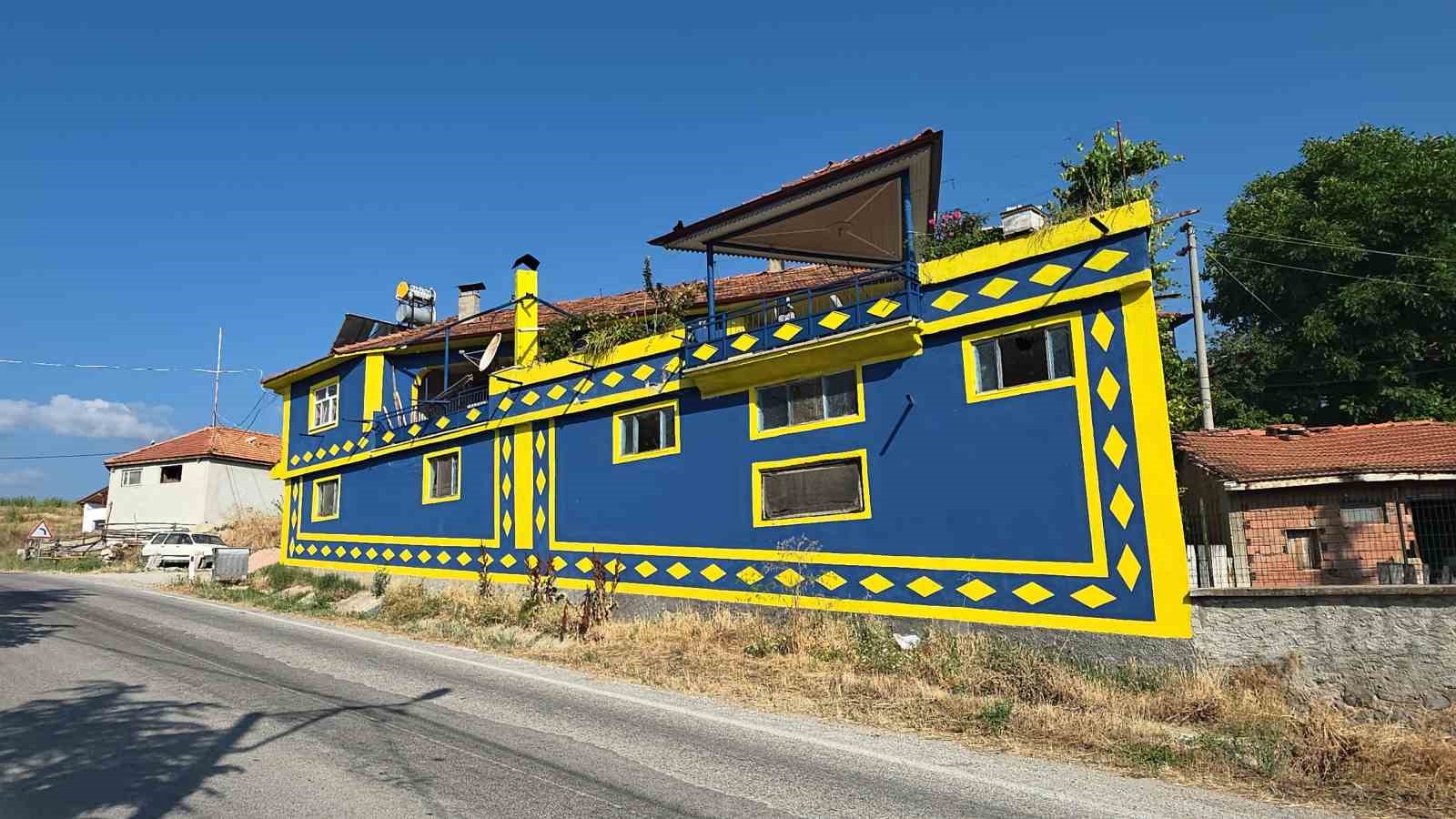 Kütahyalı taraftarın sarı-lacivert aşkı evine yansıdı