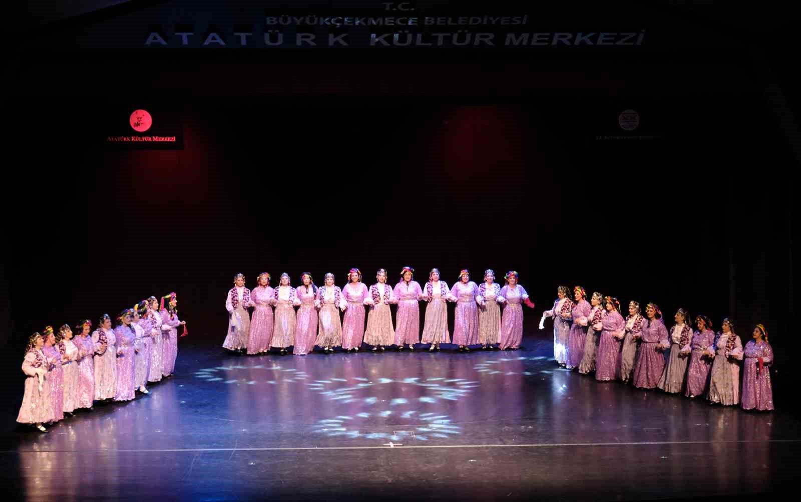 Altınköprü Halk Dansları Topluluğu kültürel bir şölene imza attı