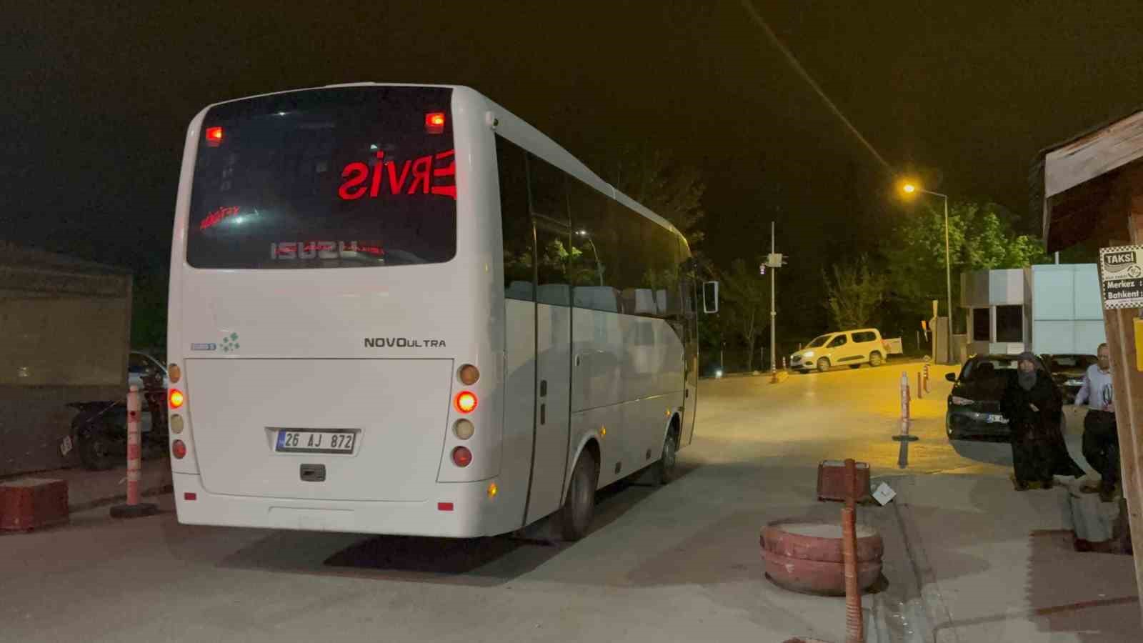Tepebaşı Belediyesi&lsquo;ne y&ouml;nelik operasyonda g&ouml;zaltında ş&uuml;pheler sağlık kontrol&uuml;nden ge&ccedil;irildi