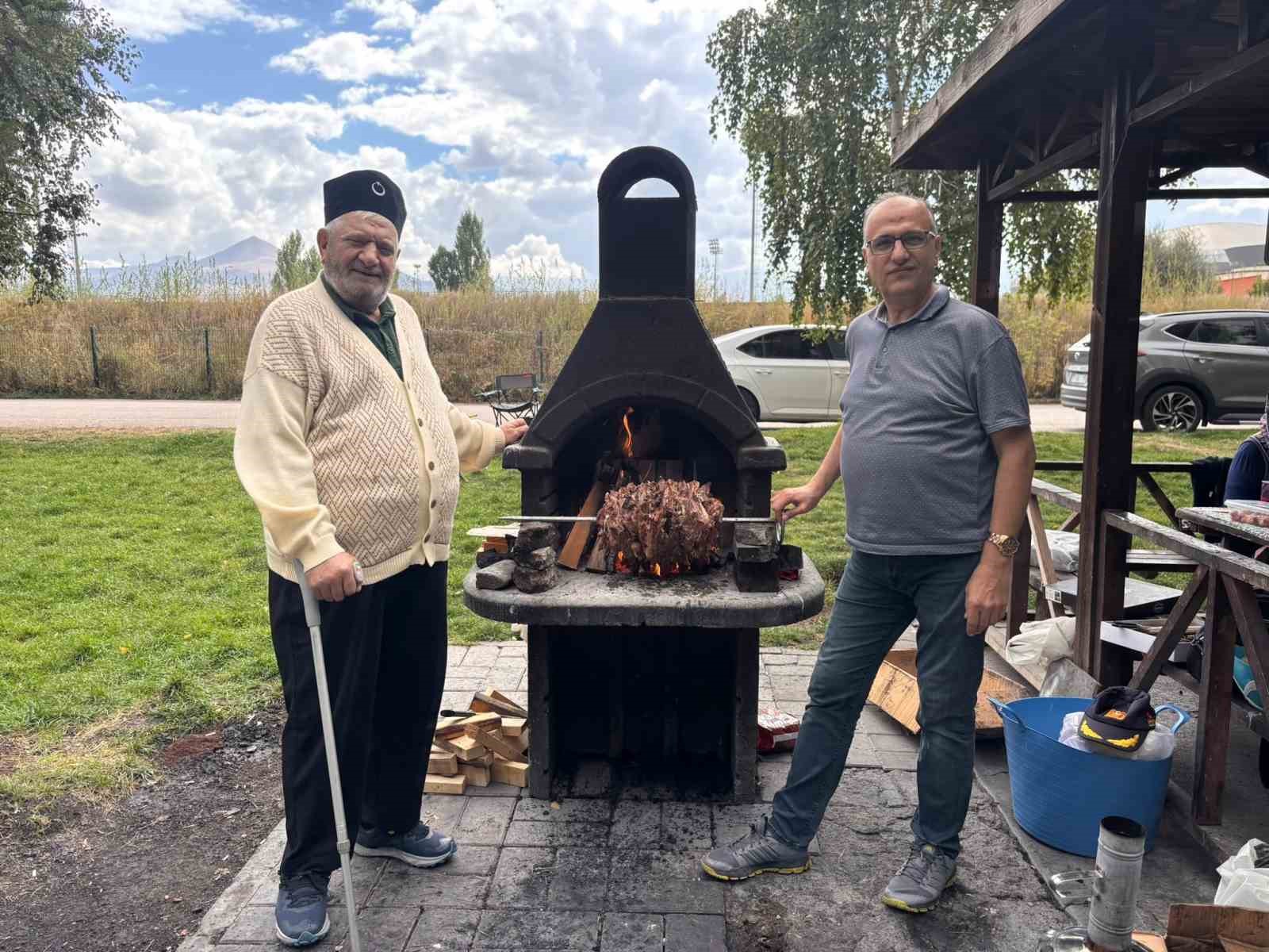 Kıbrıs Gazisi Edip Şahin Erzurum’da ağırlandı