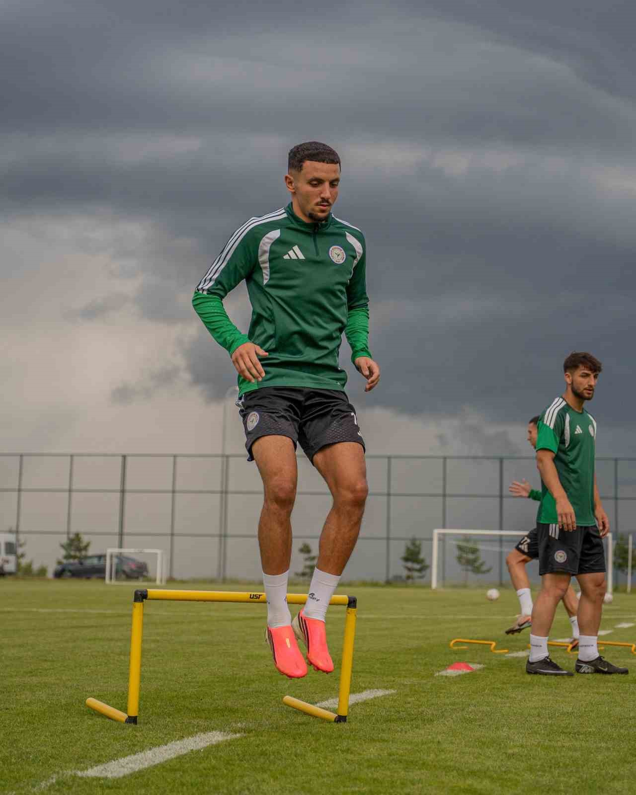 Çaykur Rizespor Başkanı Saruhan’dan Erzurum kampına ziyaret