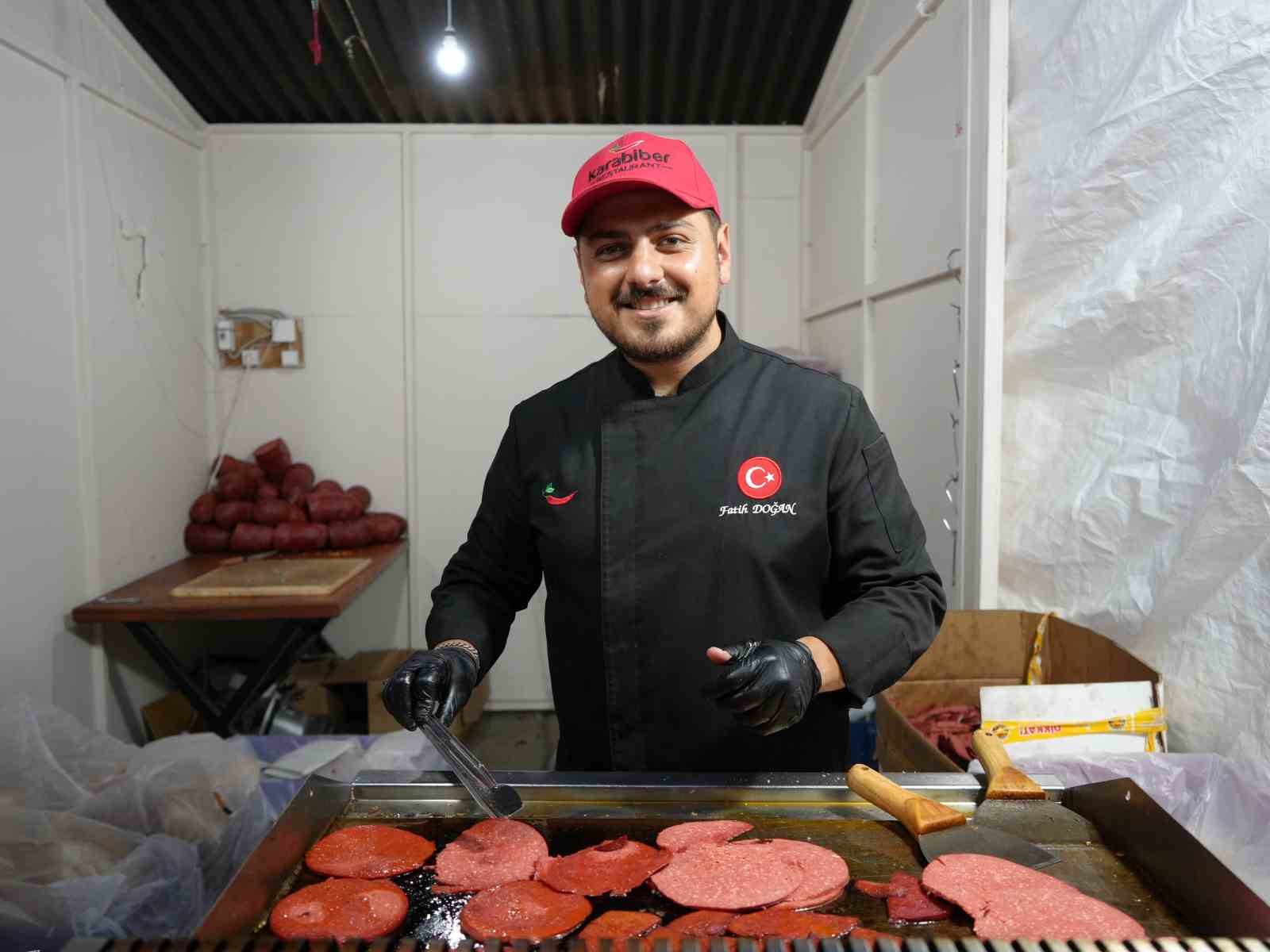 Türkiye’nin farklı şehirlerinden gelen usta ve sanatçılar, Kastamonu’da el emeği ürünlerini tanıttı