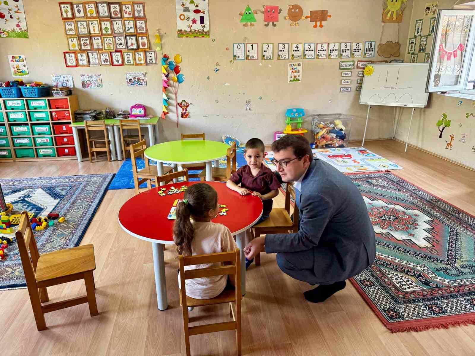 Kaymakam S&ouml;zen, &ouml;ğrenciler ve &ouml;ğretmenlerle bir araya geldi