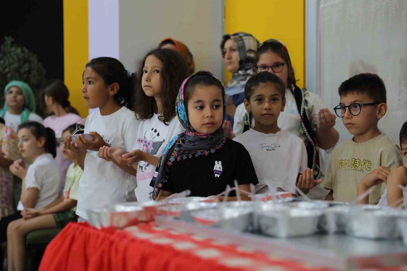 Düzce Belediyesi çocuk üniversitesinden aşure etkinliği