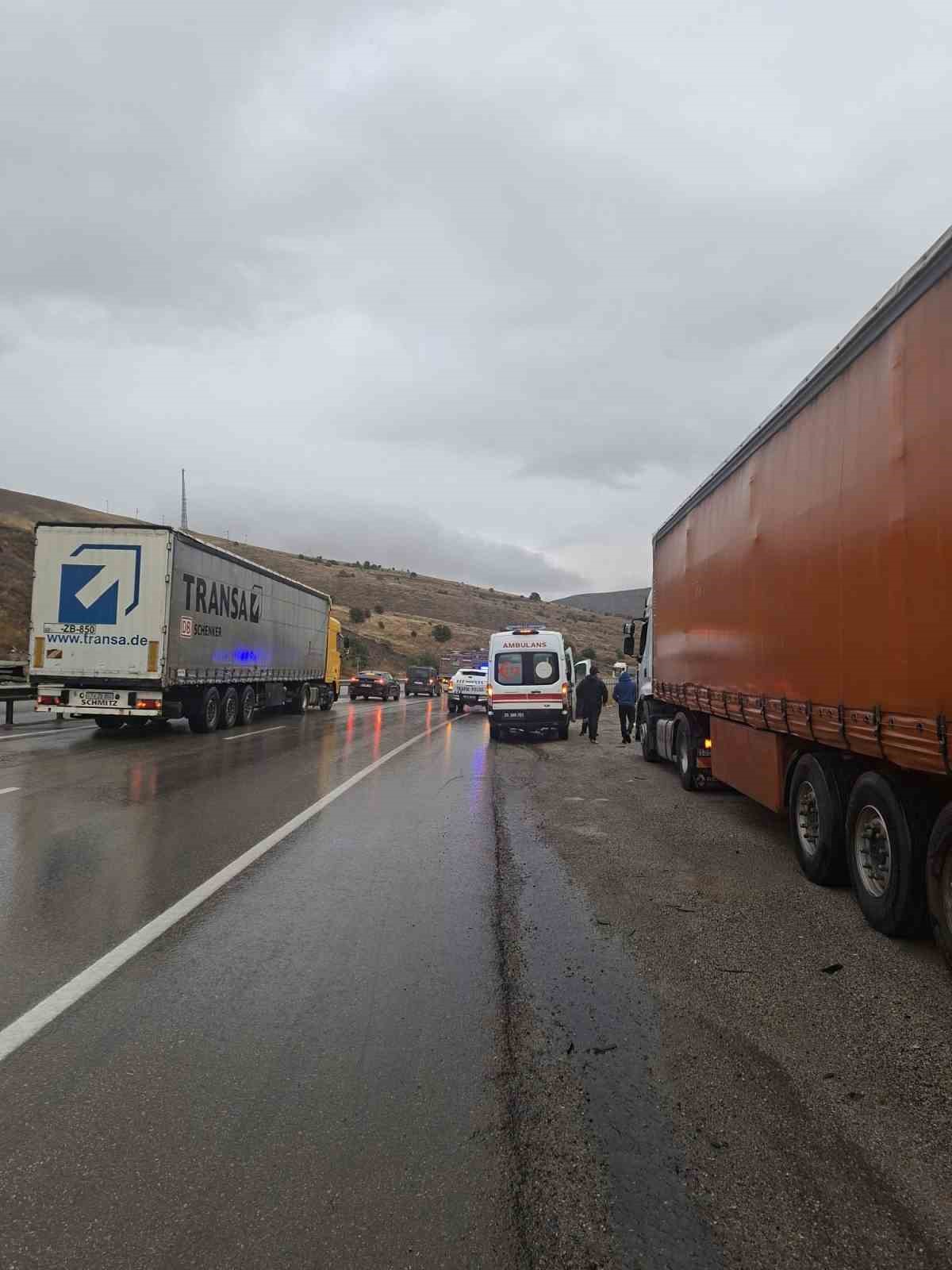 Aşkale&rsquo;de zincirleme trafik kazası