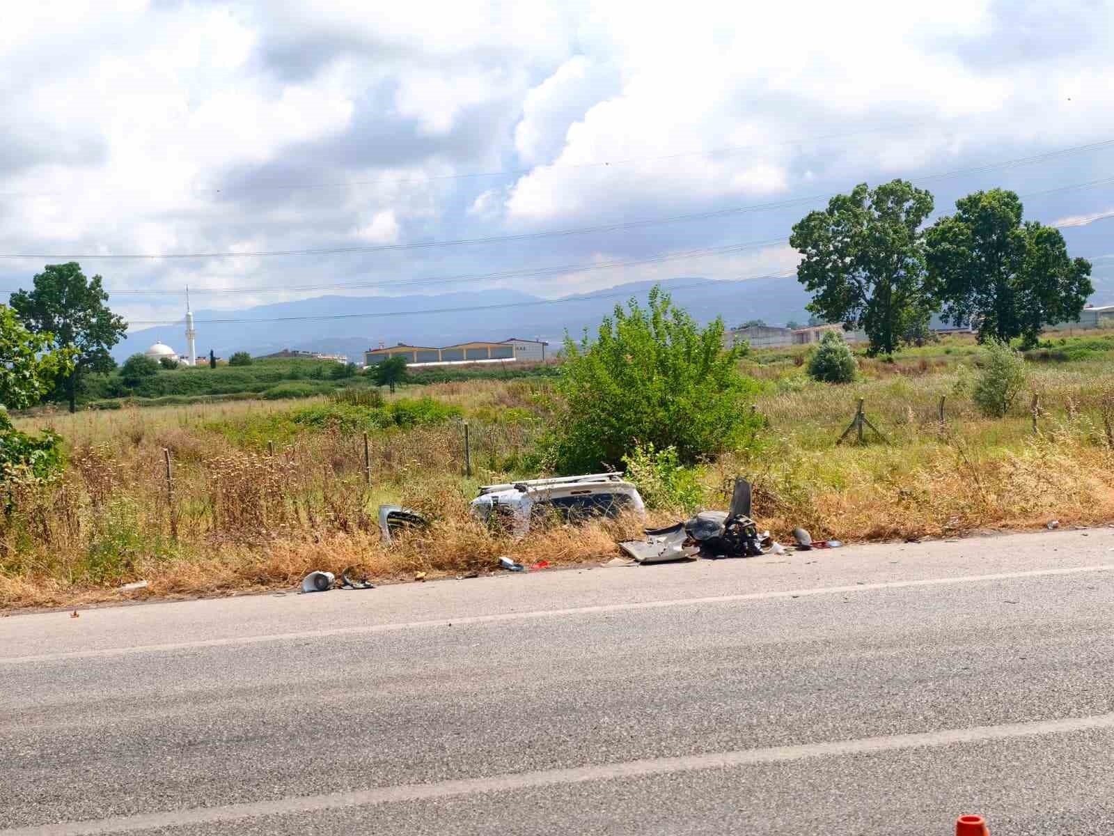 Kaza sonrası yol tek şeride d&uuml;şt&uuml;, geciken &ccedil;alışma trafiği kilitledi