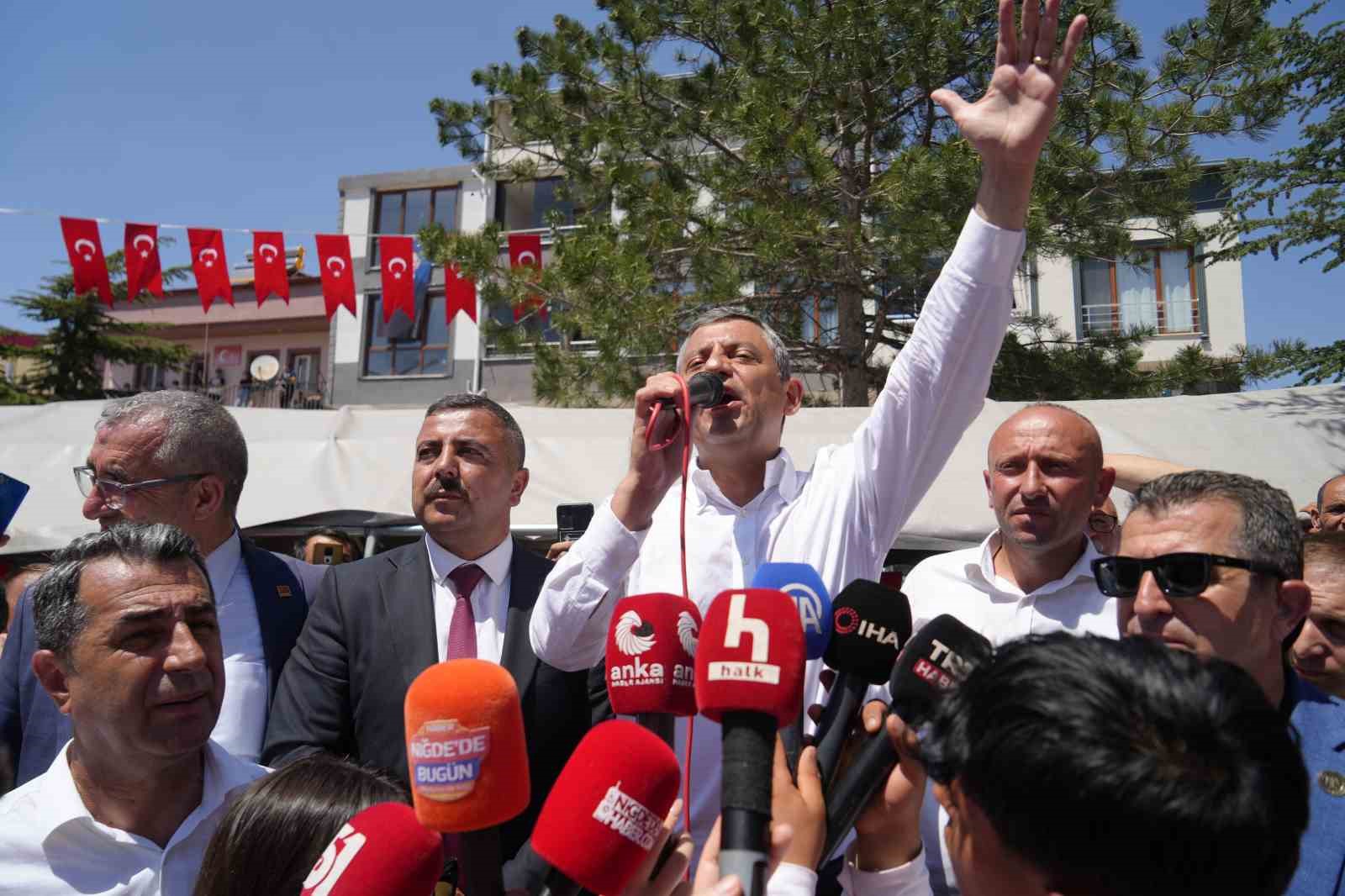&Ouml;zg&uuml;r &Ouml;zel: "Yolumuza devam edeceğiz"