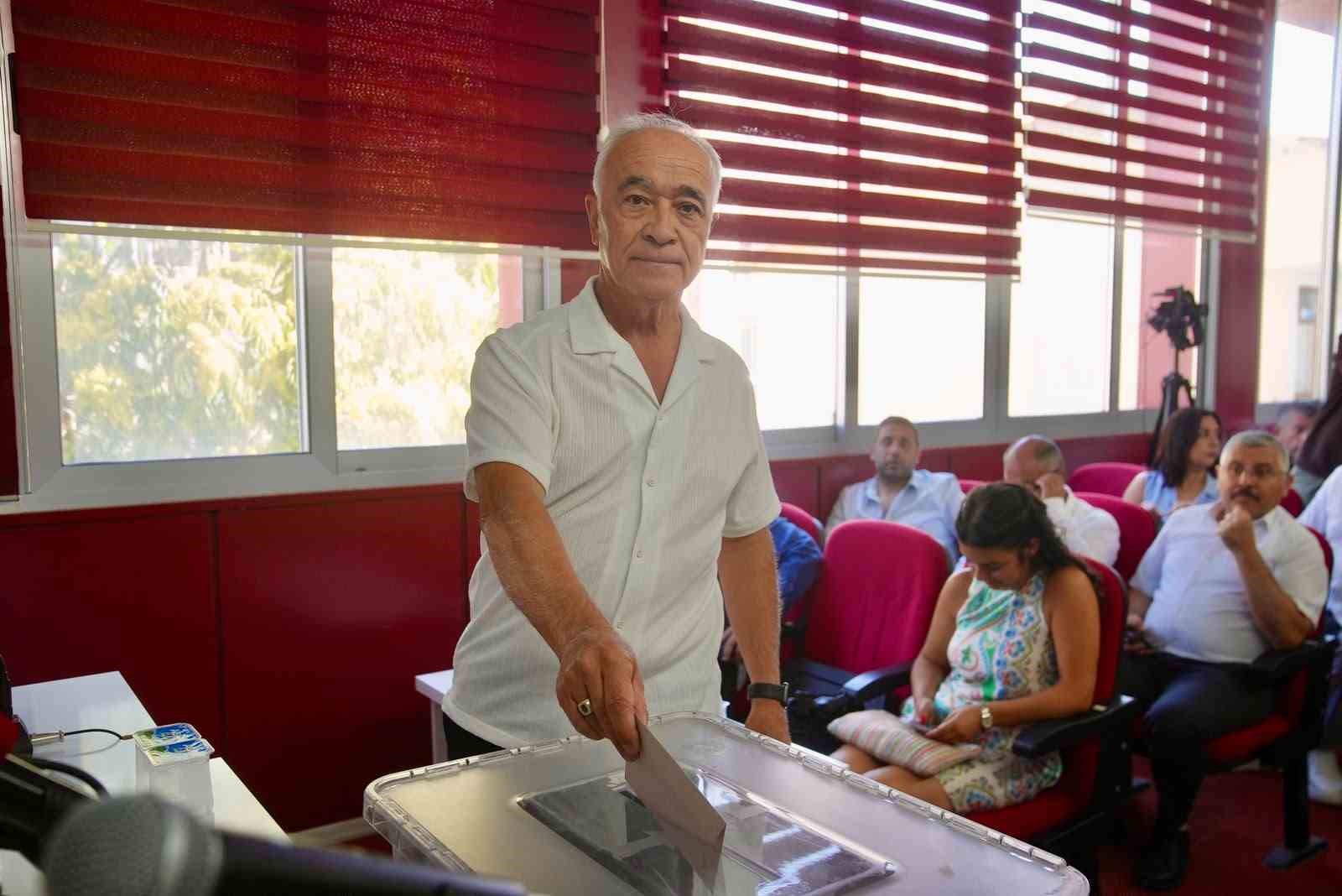 Seferihisar Belediye Başkan Vekili, Fuat Gümüş oldu