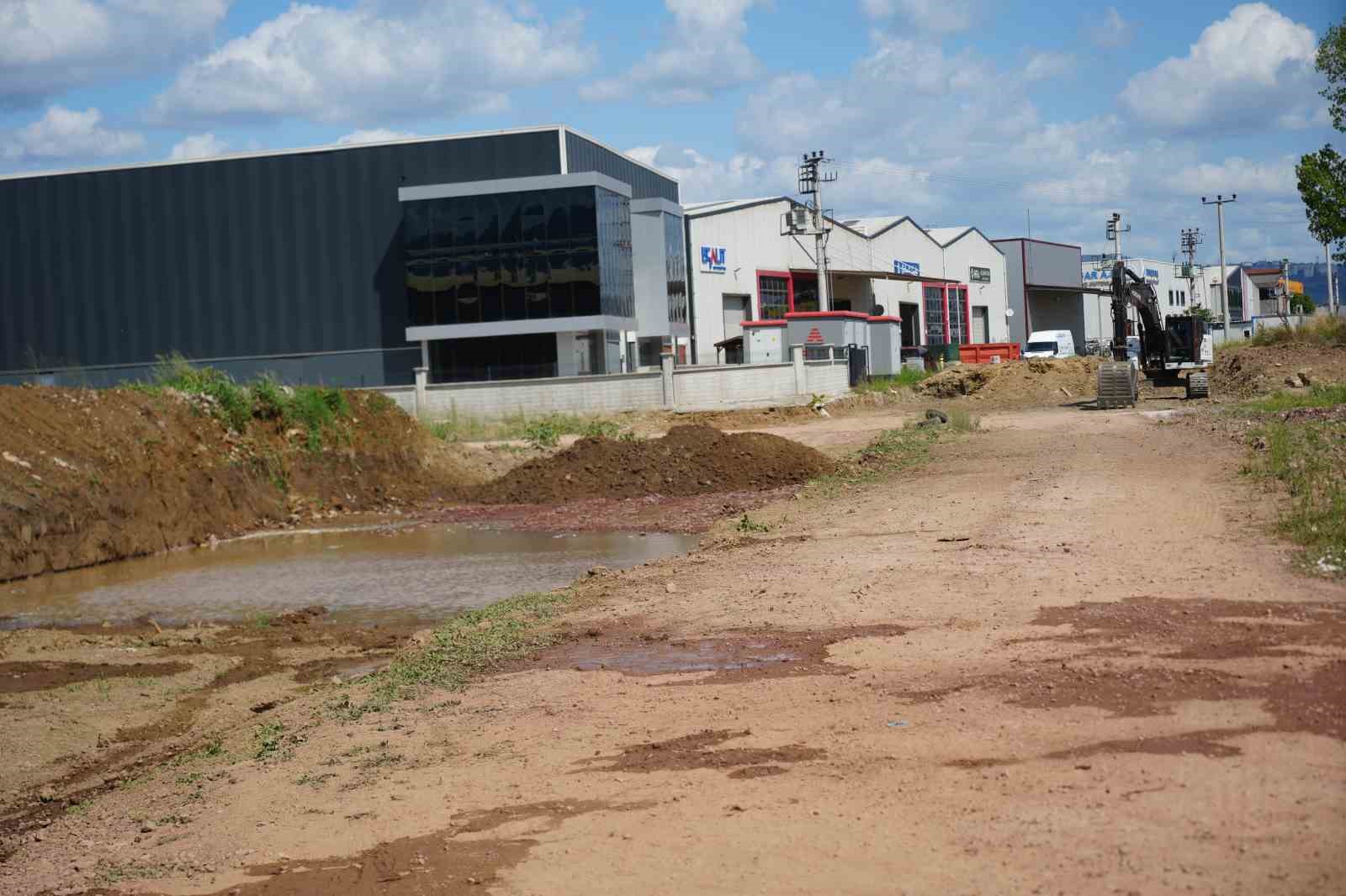 Kocaeli’de doğal gaz borusu delindi: Gaz metrelerce havaya yükseldi