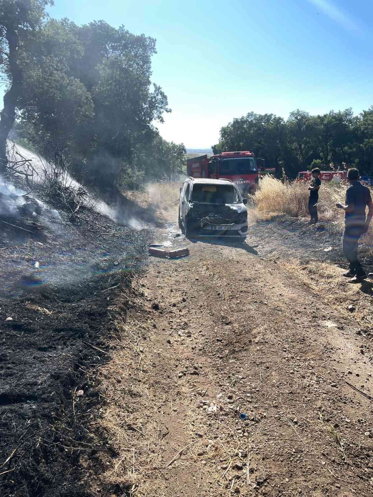 Manyas’ta yanan araçtan otluk alana sıçrayan yangın söndürüldü