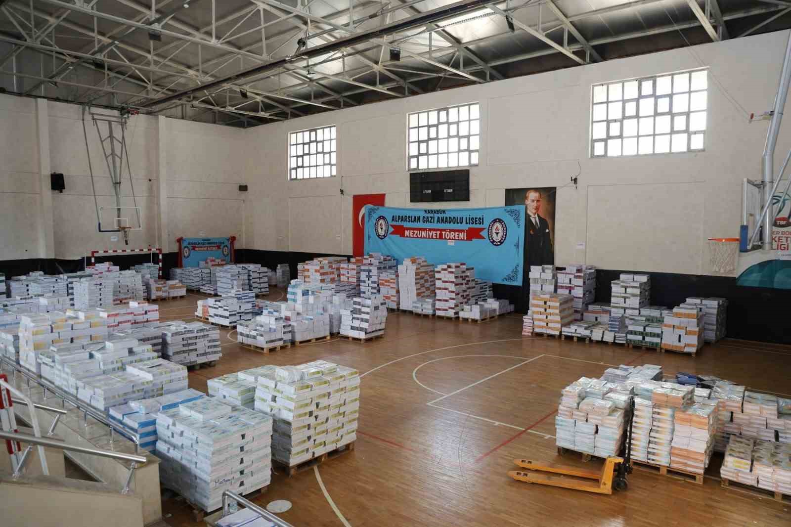 Karabük’te 352 bin ücretsiz ders kitabı dağıtımı başladı