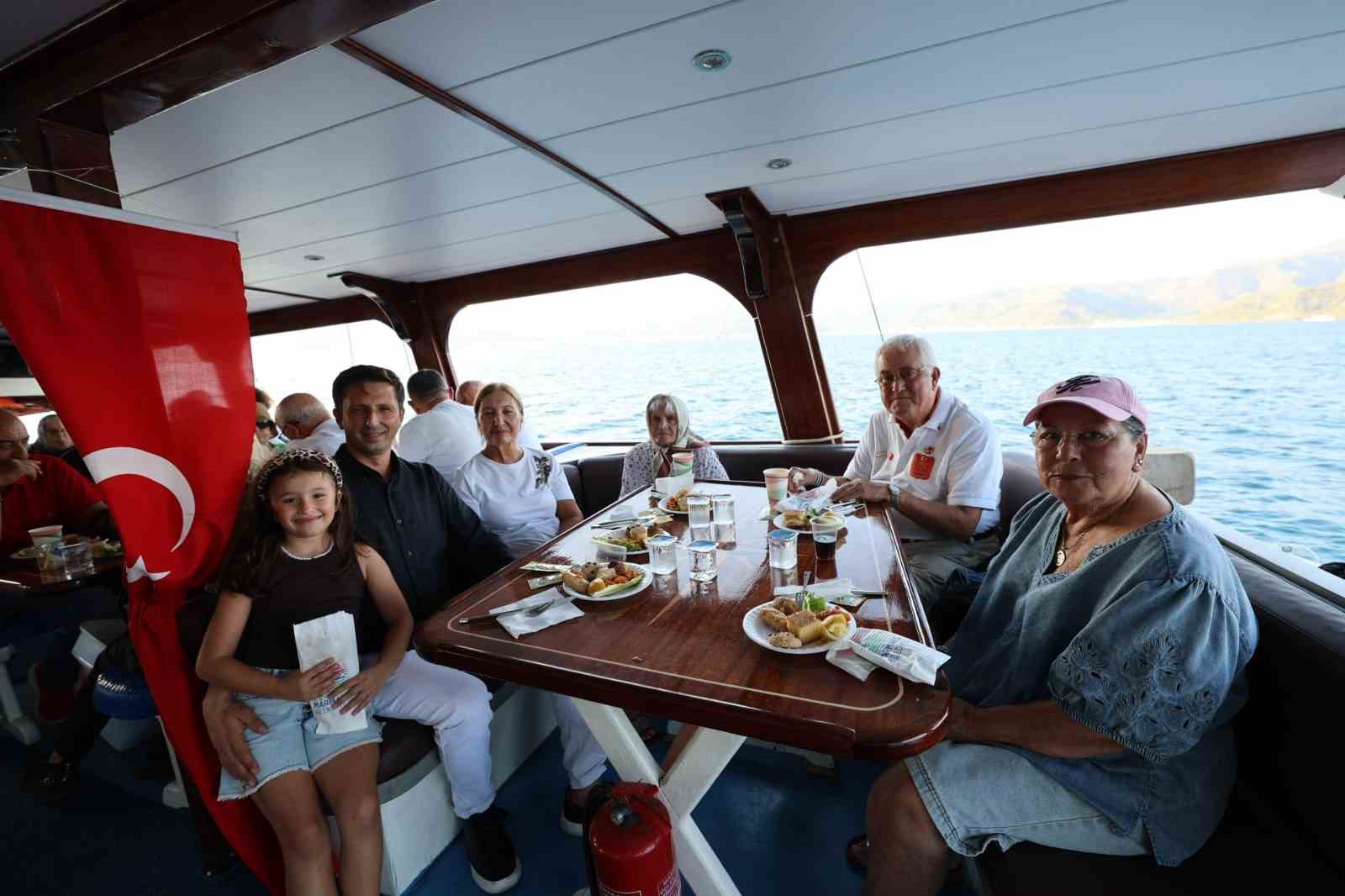Marmaris’te gazilere tekne turu
