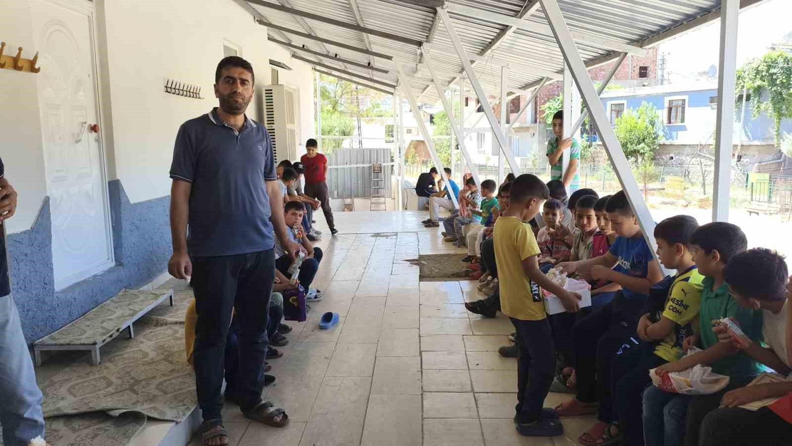 Kur&rsquo;an Kursu &ouml;ğrencilerine yiyecek ikramı