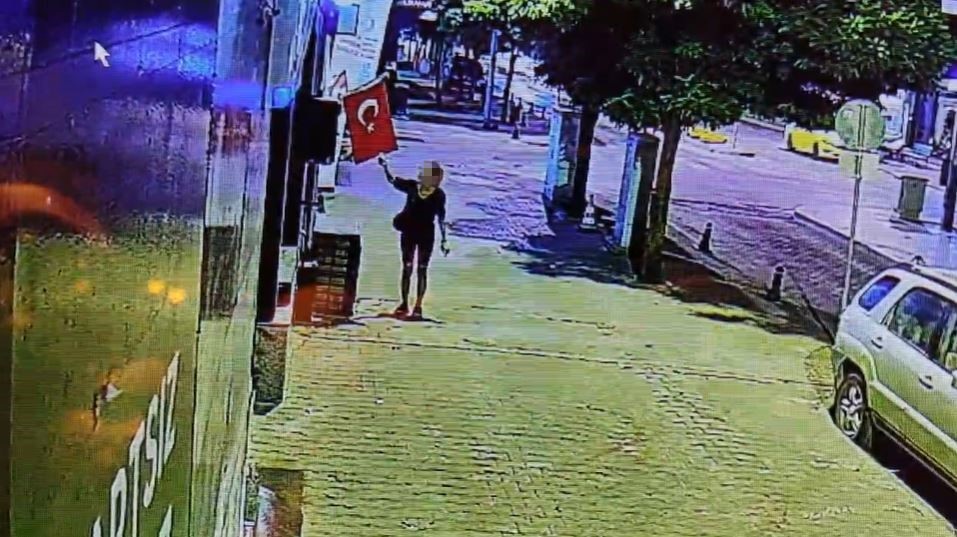 Menteşe&rsquo;de T&uuml;rk bayrağını yakmaya &ccedil;alışan ş&uuml;pheli tutuklandı