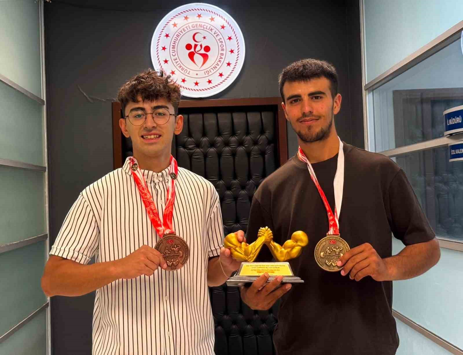 Bilek güreşinde Kayseri’den büyük başarı