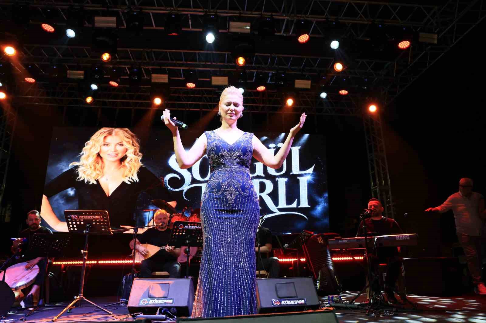 Çameli Festivalinde Songül Karlı rüzgarı