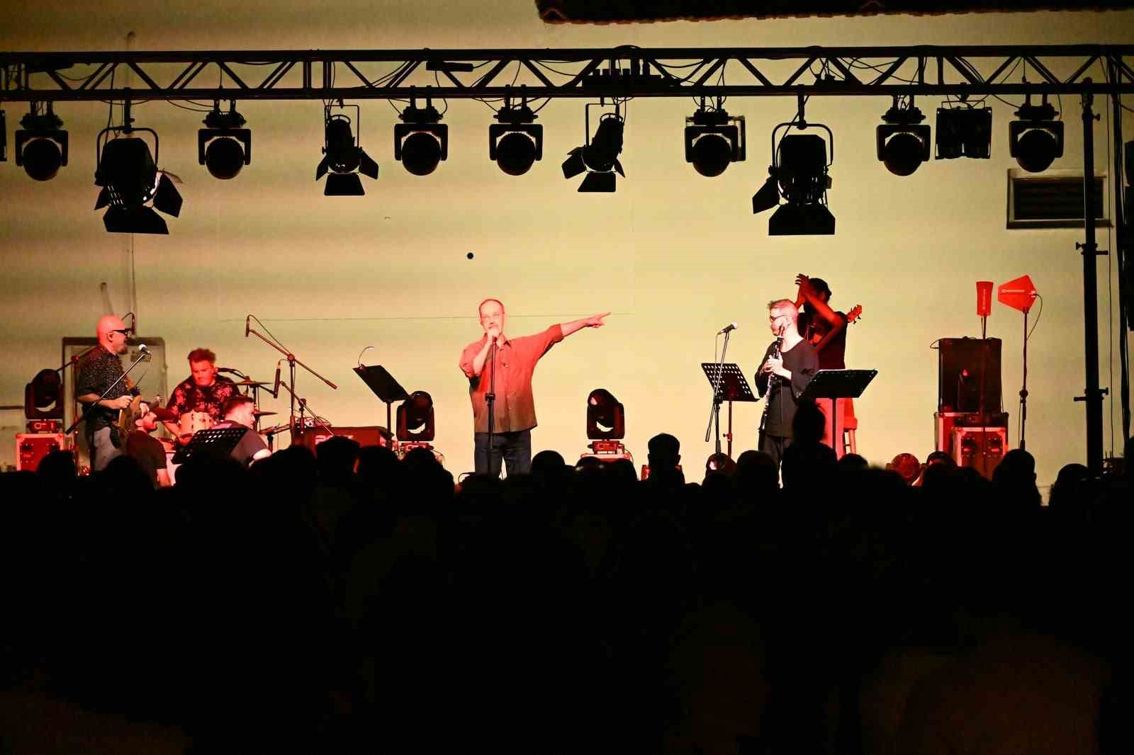 Yeni Han Akşamları&rsquo;nda H&uuml;sn&uuml; Arkan&rsquo;dan unutulmaz konser