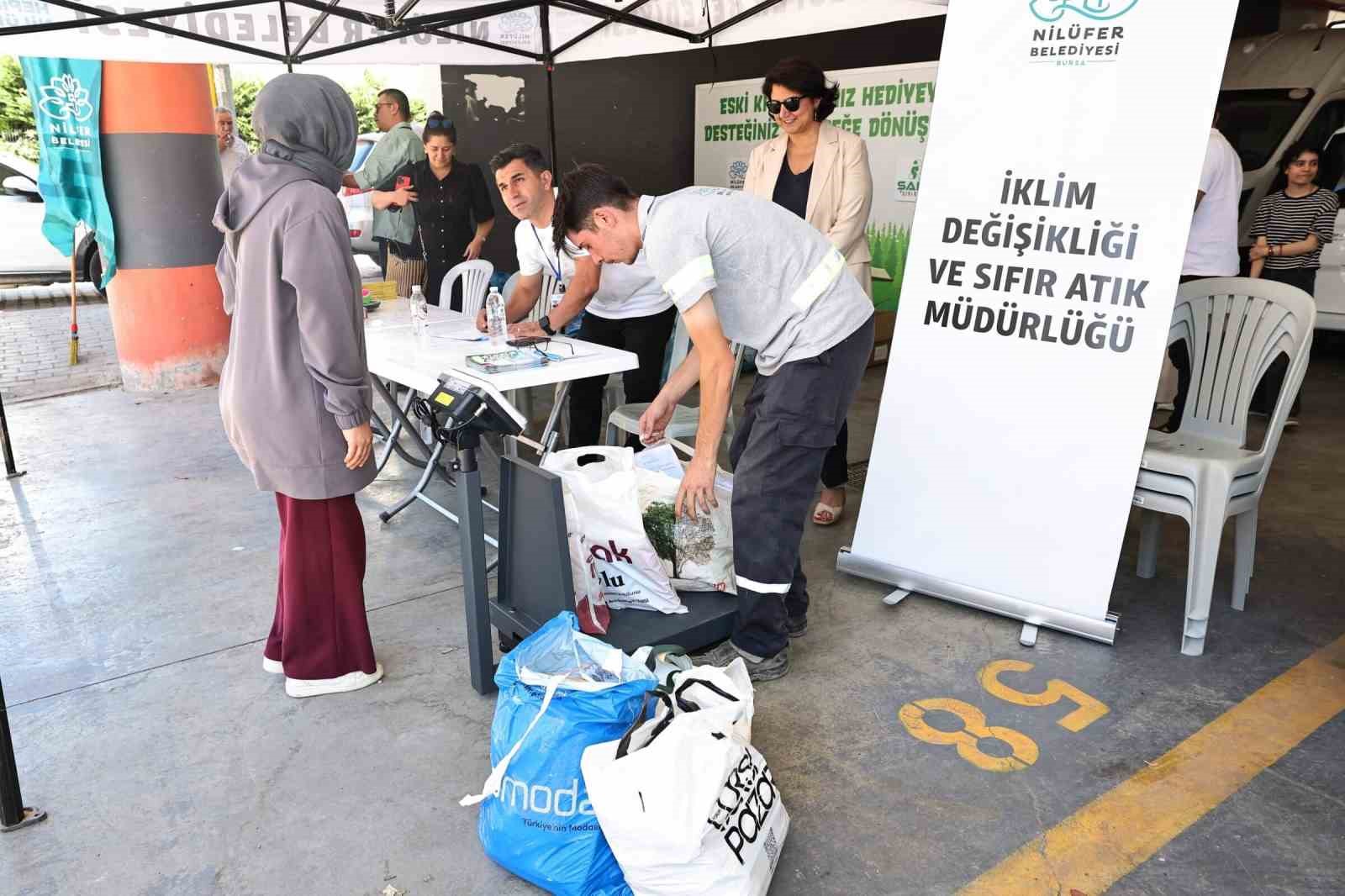 Nil&uuml;fer&rsquo;de tonlarca eski kitap geleceğe umut oldu