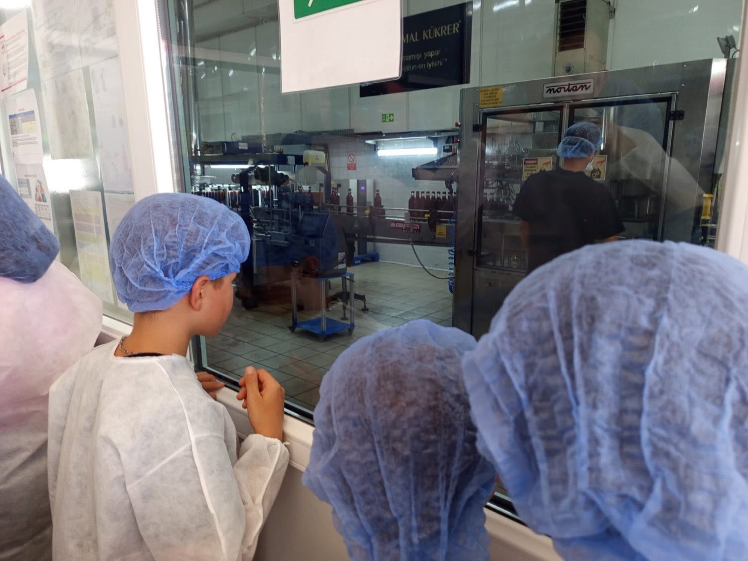 Koruma altındaki &ccedil;ocuklar &uuml;retimi yerinde g&ouml;rd&uuml;, meslekleri yakından tanıdı