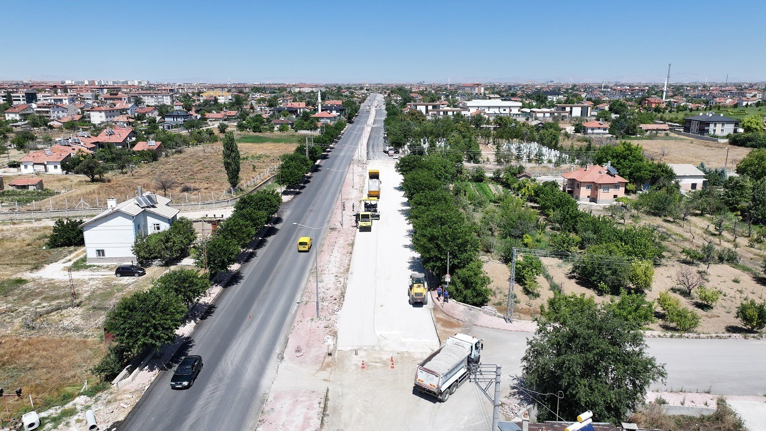 Karatay&rsquo;da asfalt seferberliği devam ediyor