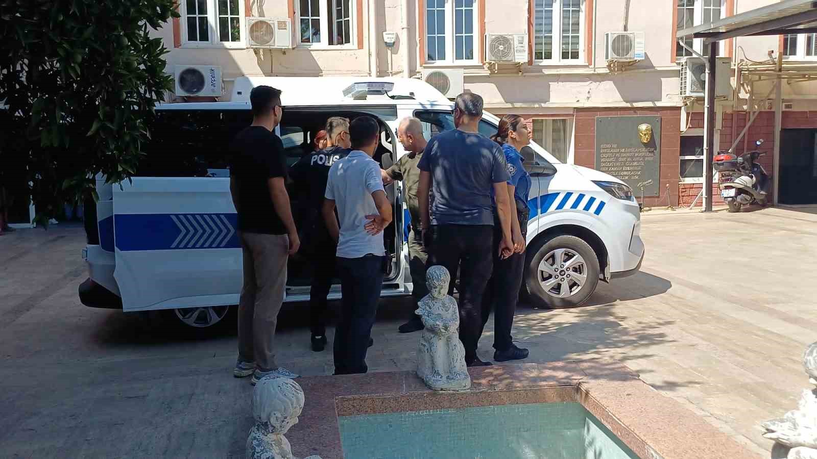 Kimlik vermek istemeyen kadın polislere zor anlar yaşattı