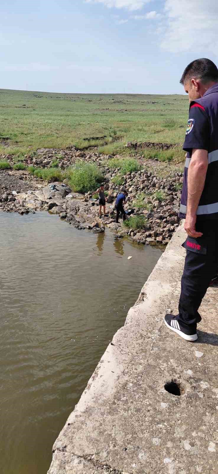 Derede boğulma tehlikesi geçiren çocuk, 13 günlük yaşam mücadelesini kaybetti