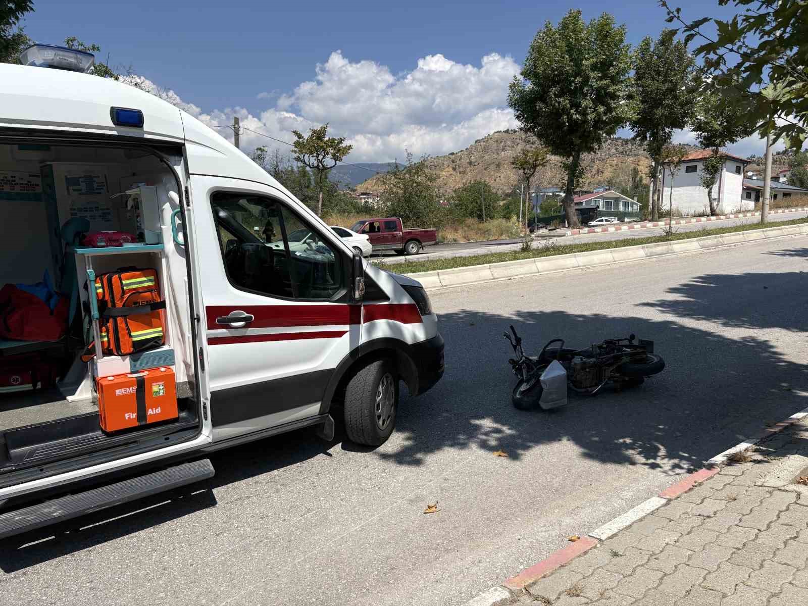 Kastamonu’da motosiklet yola düşen tenekeye çarptı: 1 yaralı