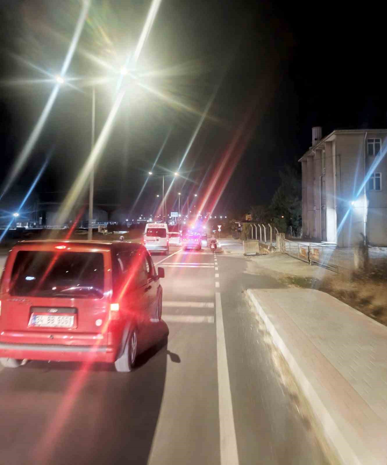 Tekirdağ&rsquo;da hareketli dakikalar: Ka&ccedil;an trakt&ouml;r s&uuml;r&uuml;c&uuml;s&uuml; polis aracına &ccedil;arparak yakalandı
