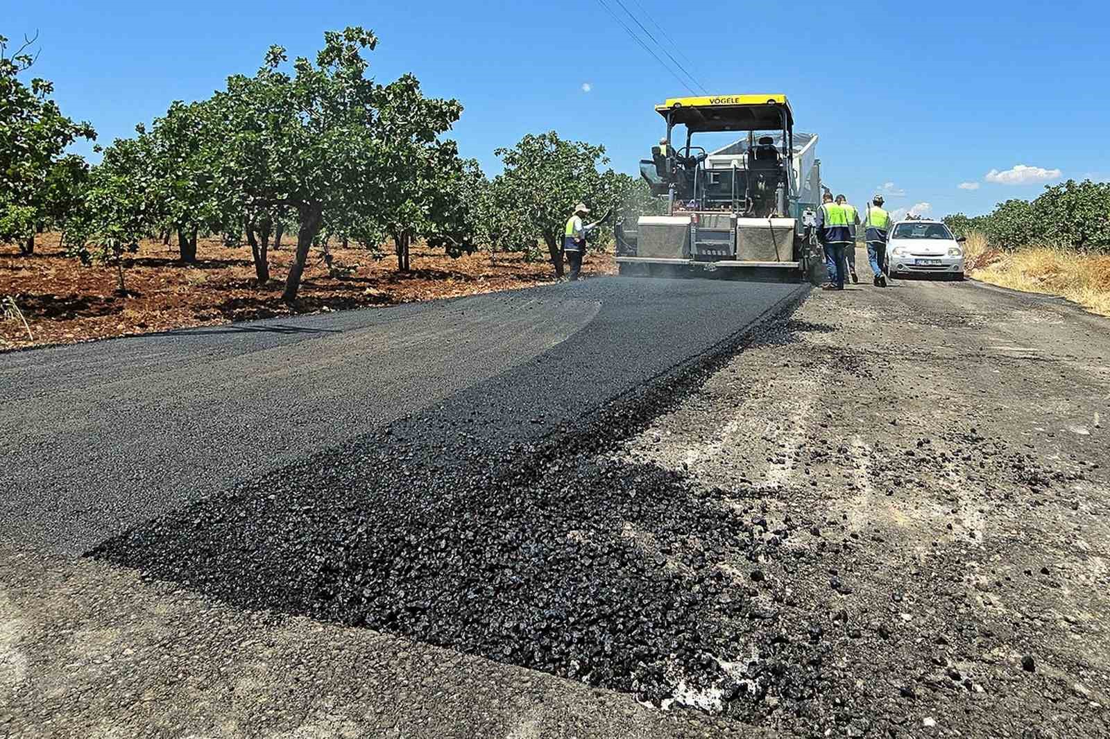 Araban&rsquo;da sıcak asfalt &ccedil;alışmaları devam ediyor