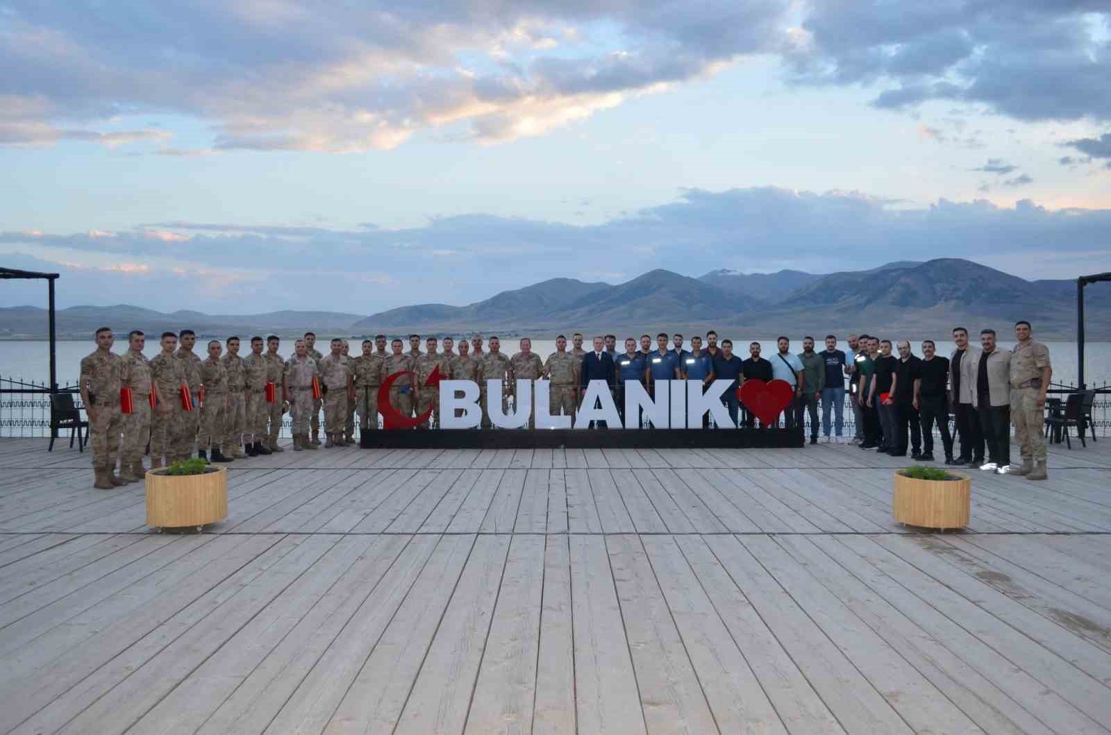Bulanık’ta tayini çıkan güvenlik güçlerine veda yemeği