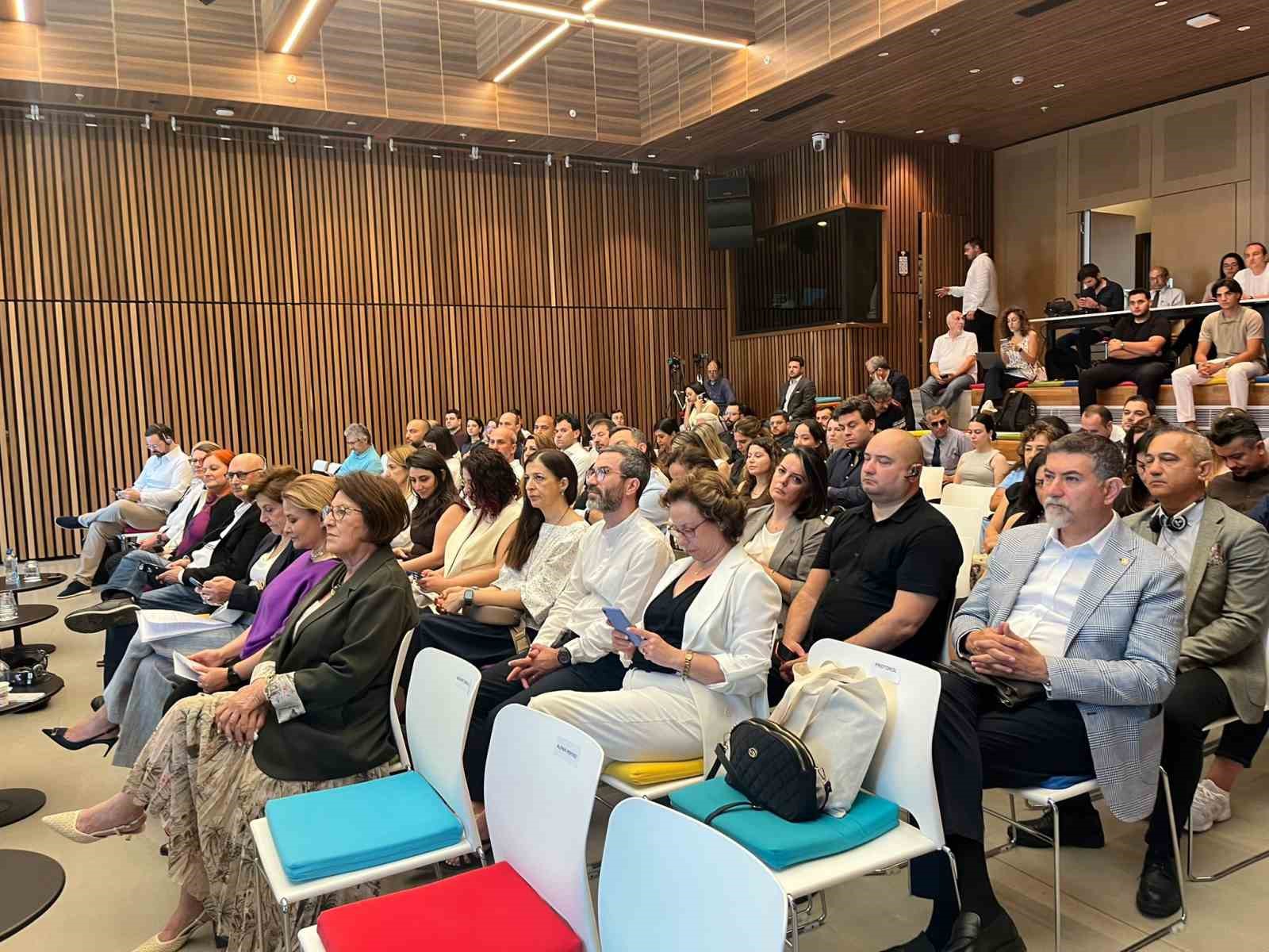 Yapay zeka çağında markalaşma İzmir’de masaya yatırıldı